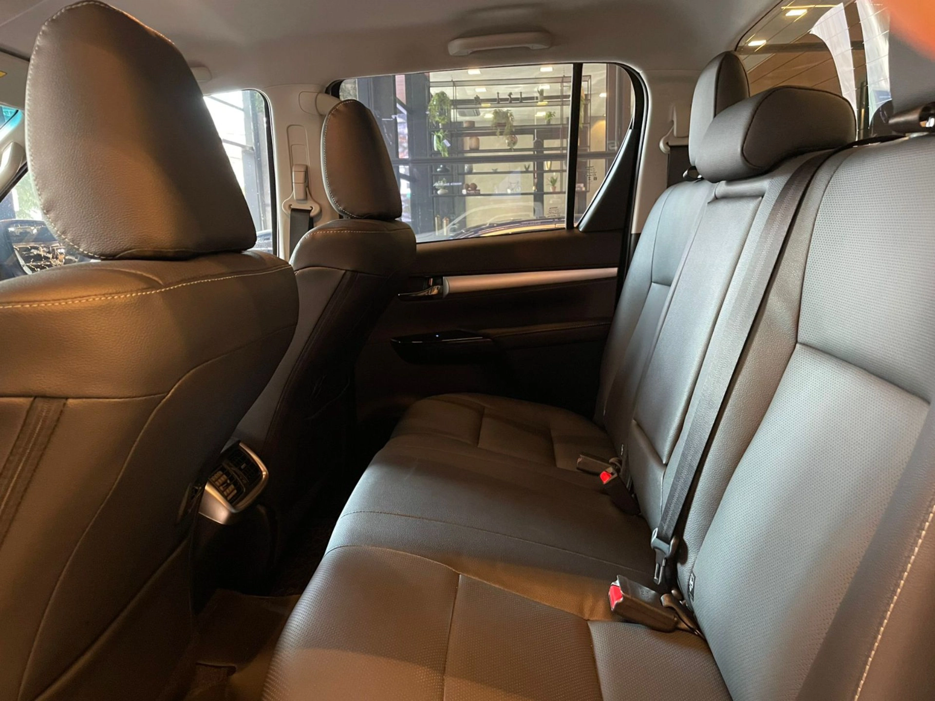 toyota HILUX 2.8 D-4D TURBO DIESEL CD SRX PLUS 4X4 AUTOMÁTICO 2024