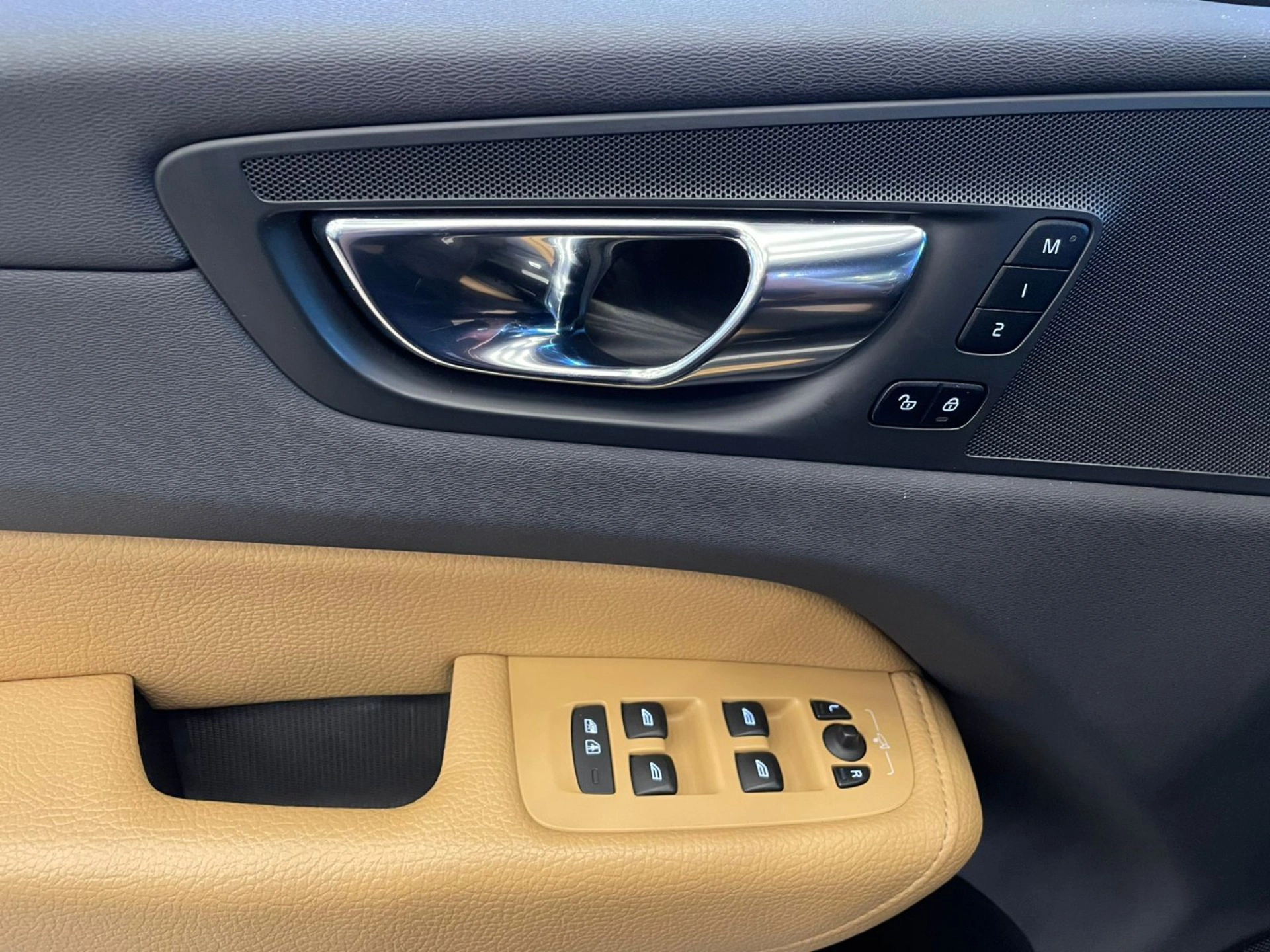 volvo XC60 2.0 T8 HYBRID MOMENTUM AWD GEARTRONIC 2020