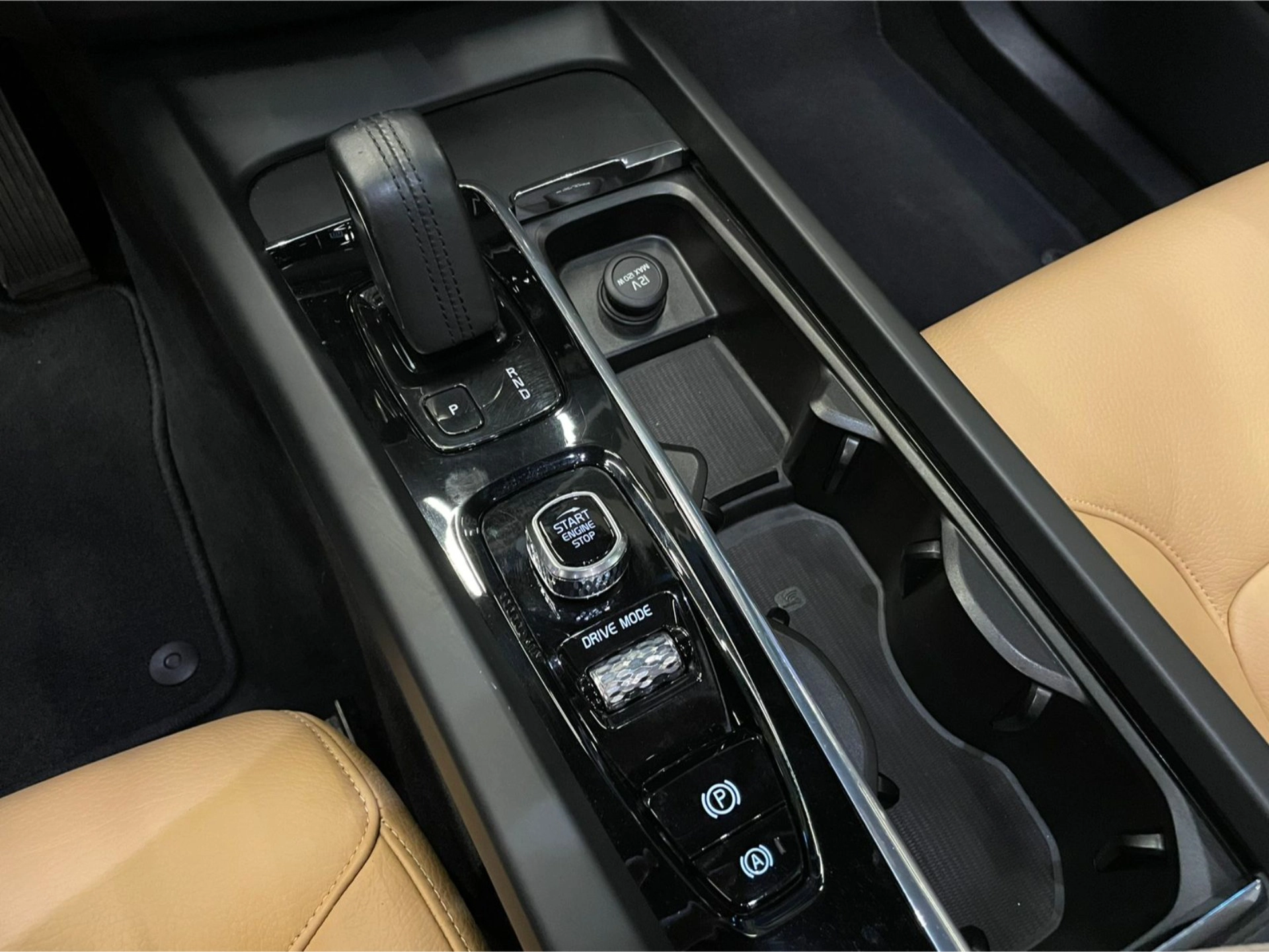 volvo XC60 2.0 T8 HYBRID MOMENTUM AWD GEARTRONIC 2020