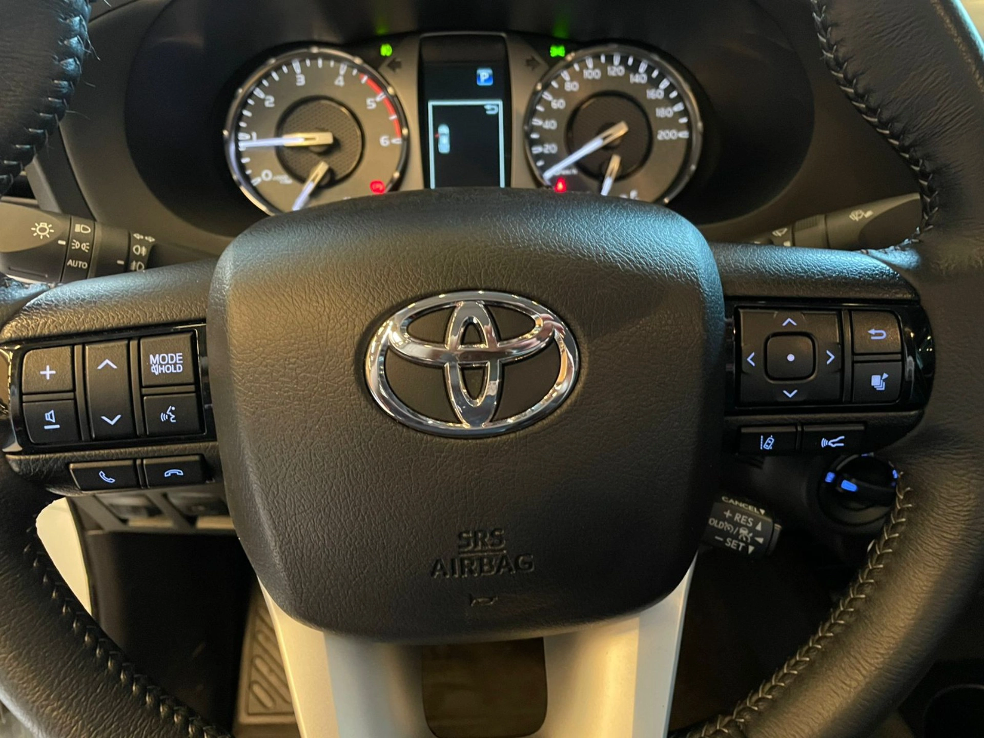 toyota HILUX 2.8 D-4D TURBO DIESEL CD SRX PLUS 4X4 AUTOMÁTICO 2024