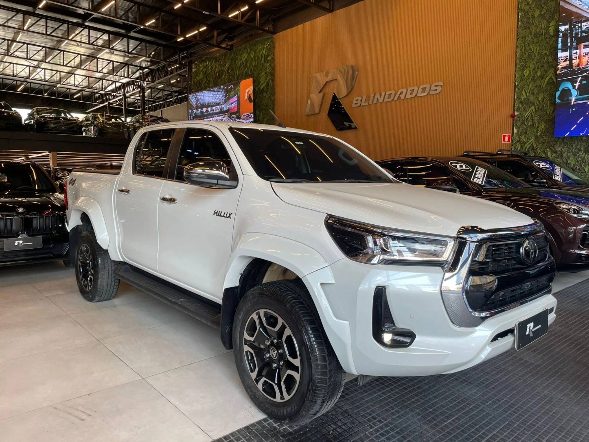 toyota HILUX 2.8 D-4D TURBO DIESEL CD SRX PLUS 4X4 AUTOMÁTICO 2024