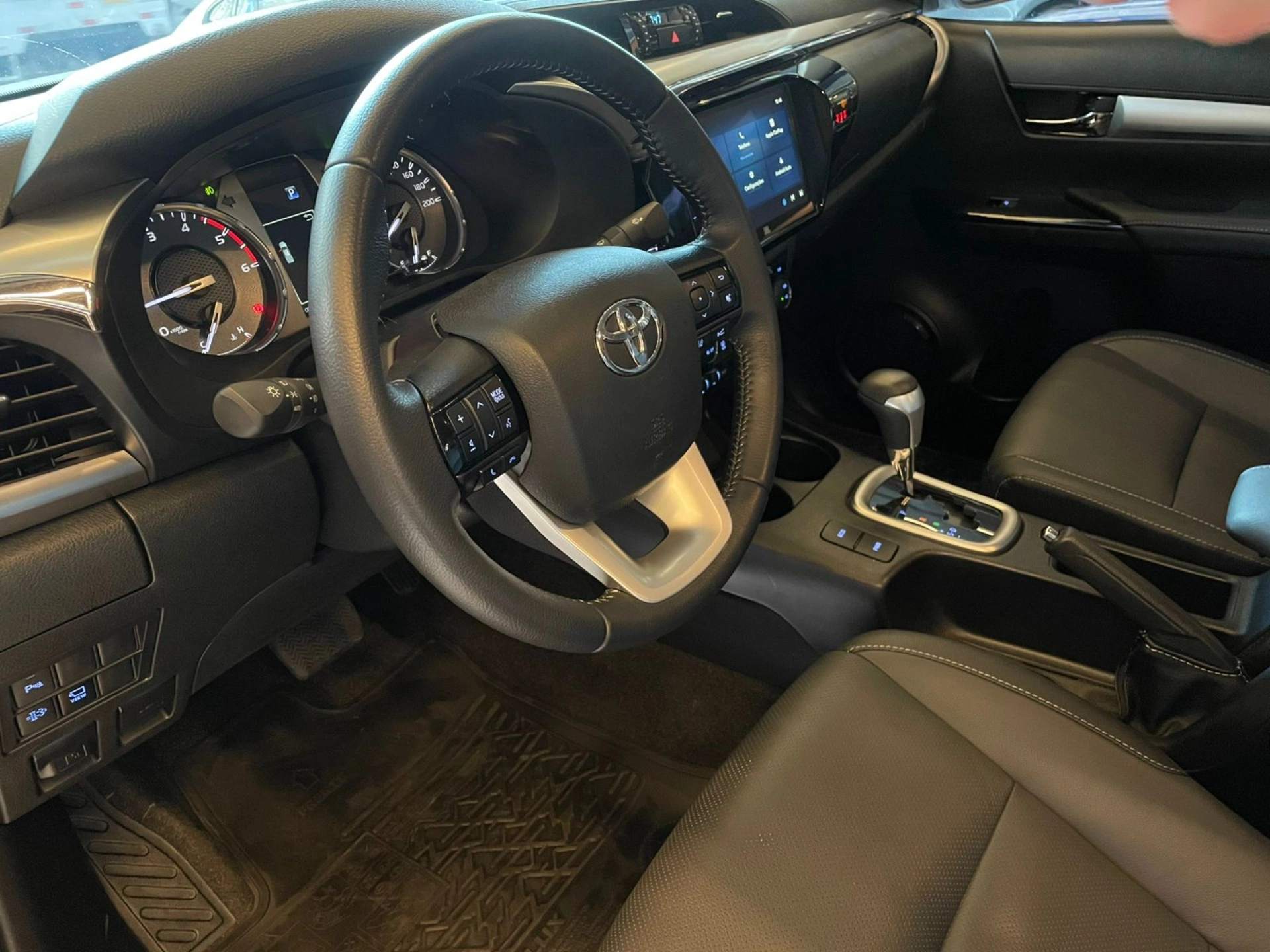 toyota HILUX 2.8 D-4D TURBO DIESEL CD SRX PLUS 4X4 AUTOMÁTICO 2024