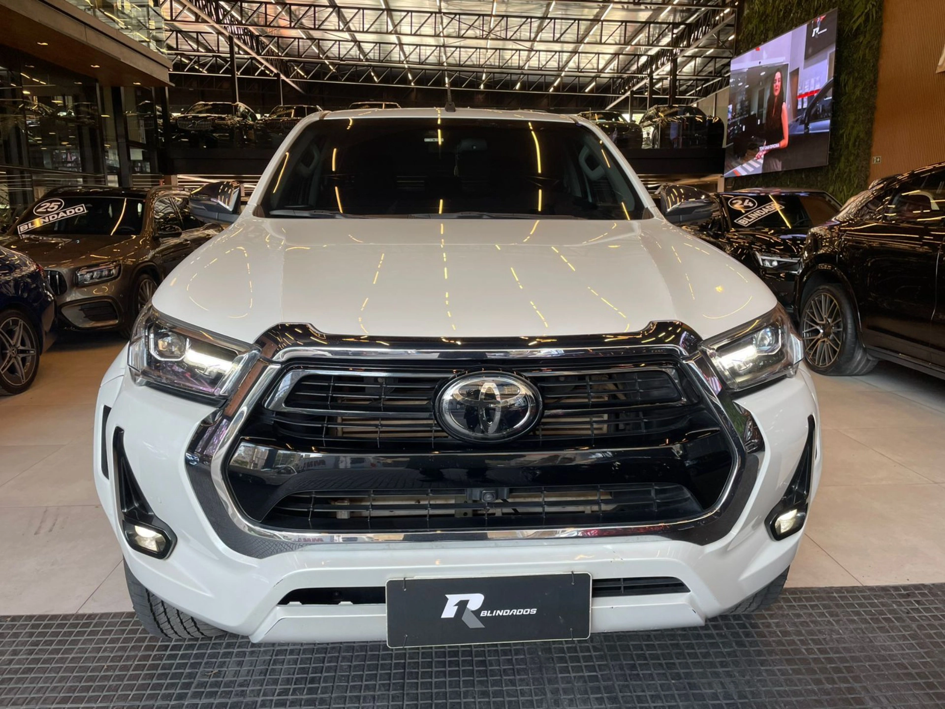 toyota HILUX 2.8 D-4D TURBO DIESEL CD SRX PLUS 4X4 AUTOMÁTICO 2024