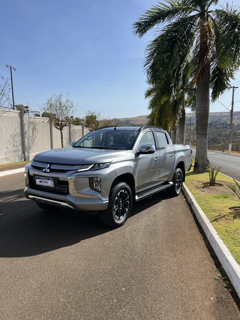 MITSUBISHI L200 TRITON 2.4 16V TURBO DIESEL SPORT HPE CD 4P 4X4 AUTOMÁTICO