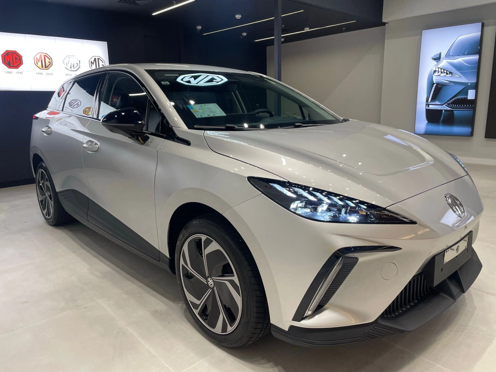 MG-4-64 KW ELÉTRICO LUXURY