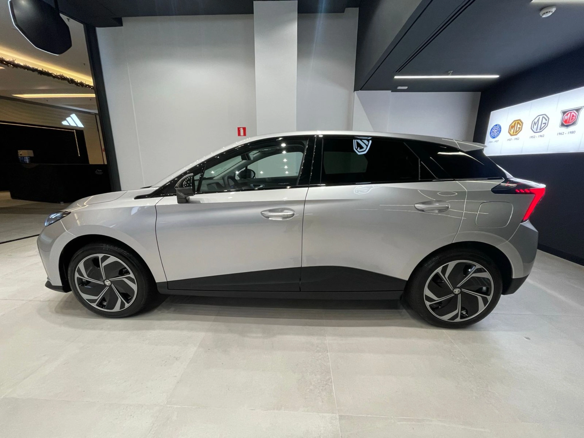 MG-4-64 KW ELÉTRICO LUXURY