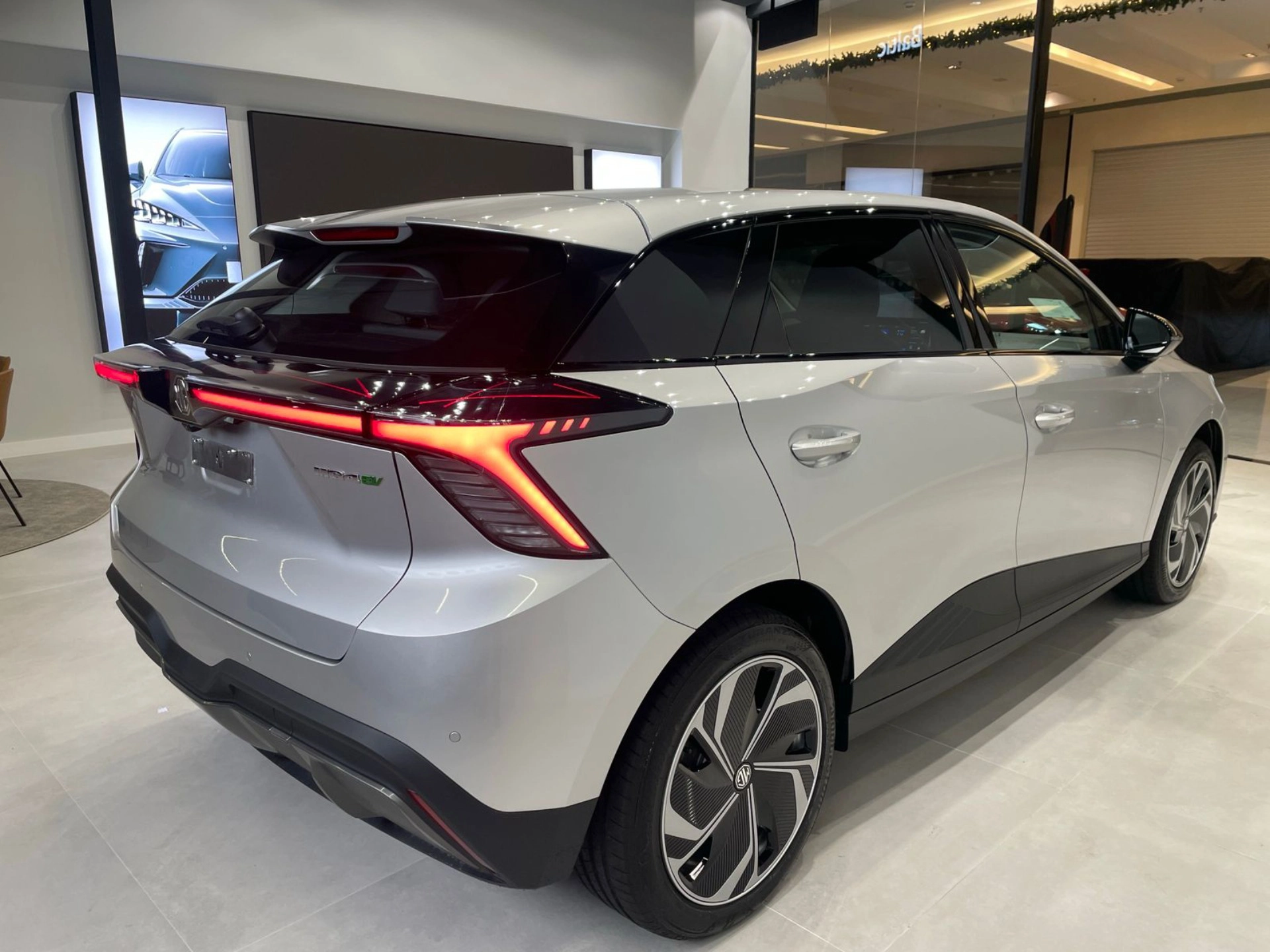 MG-4-64 KW ELÉTRICO LUXURY