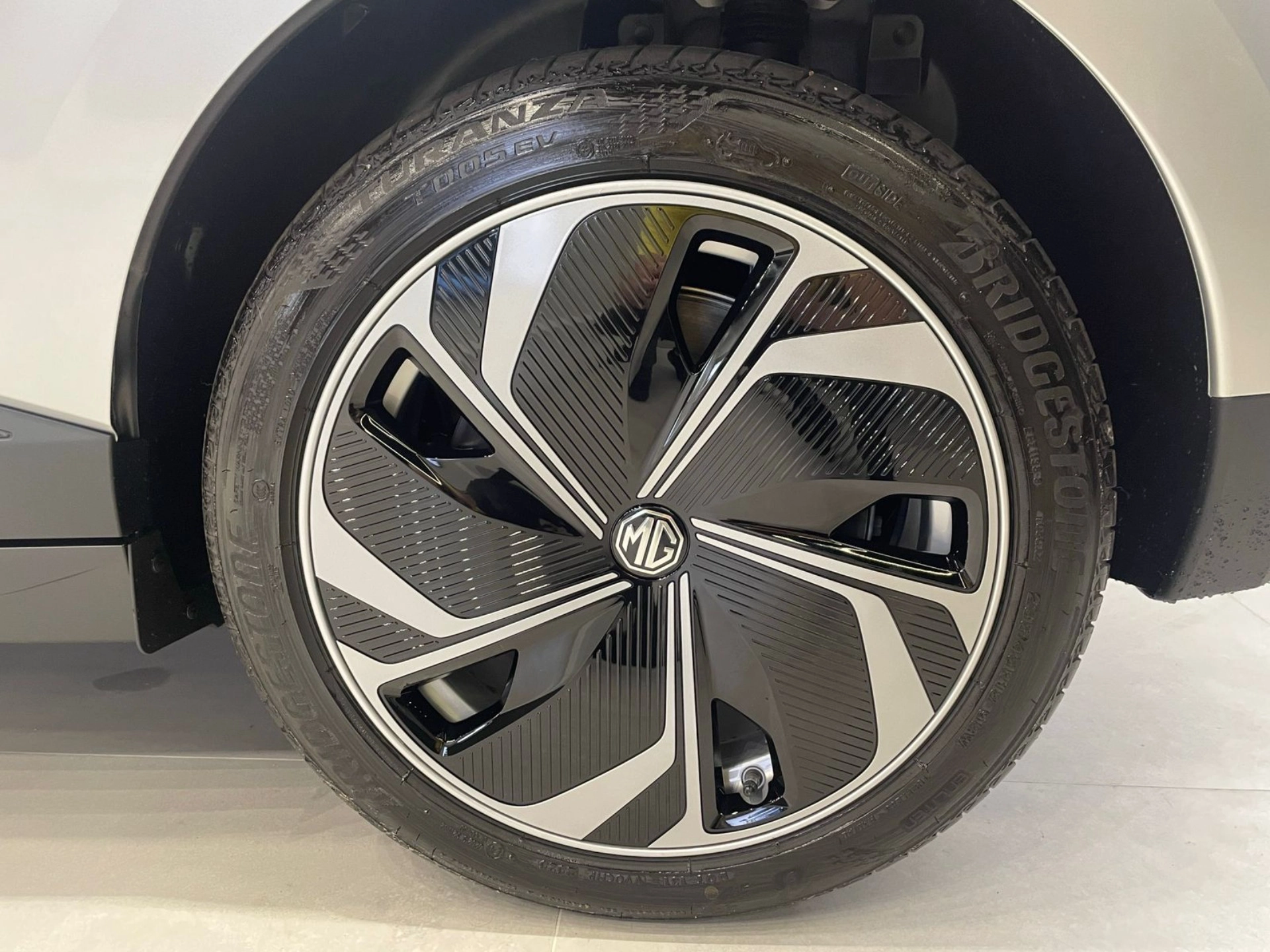 MG-4-64 KW ELÉTRICO LUXURY