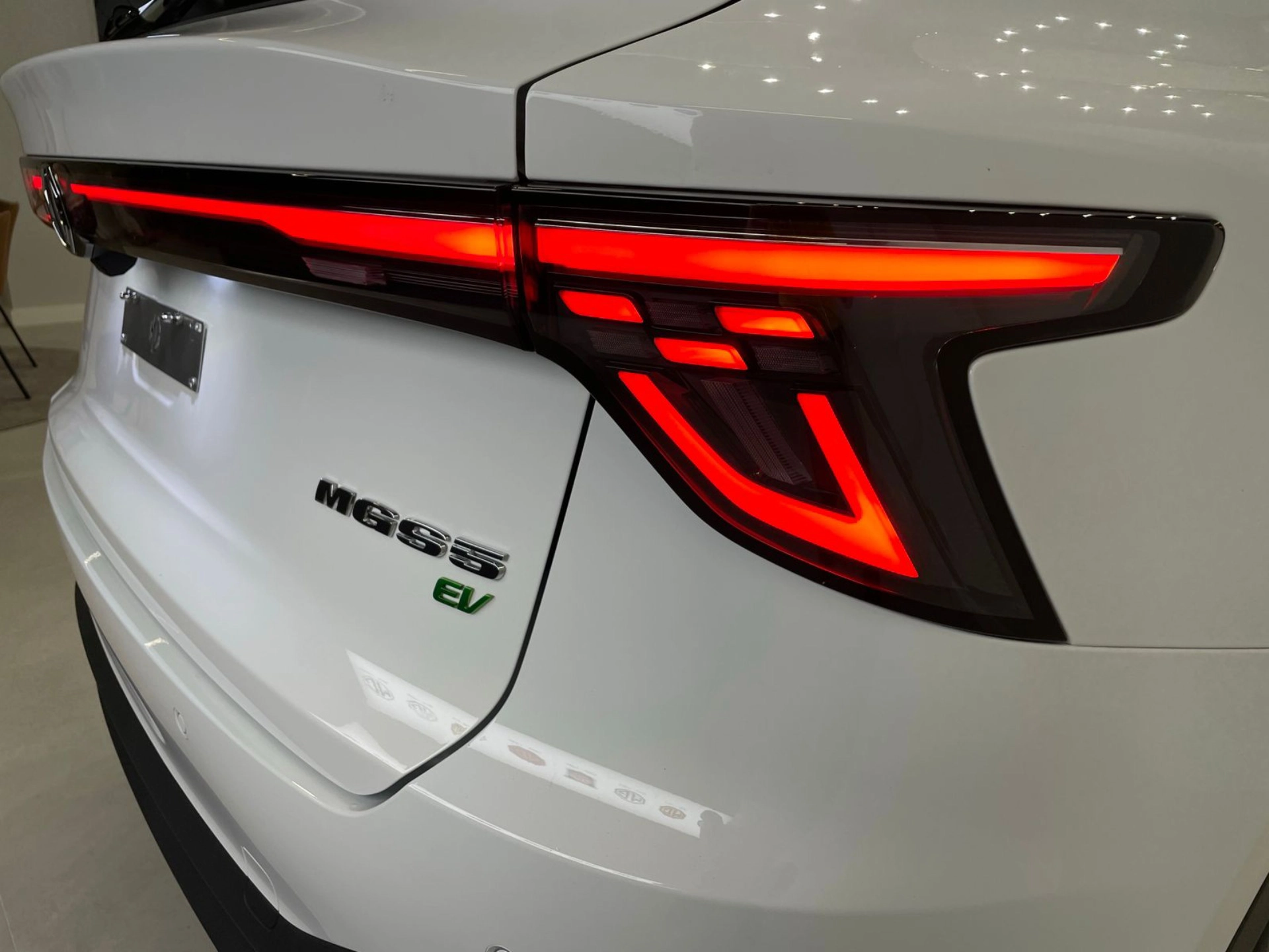 MG-S5-64 KW ELÉTRICO LUXURY