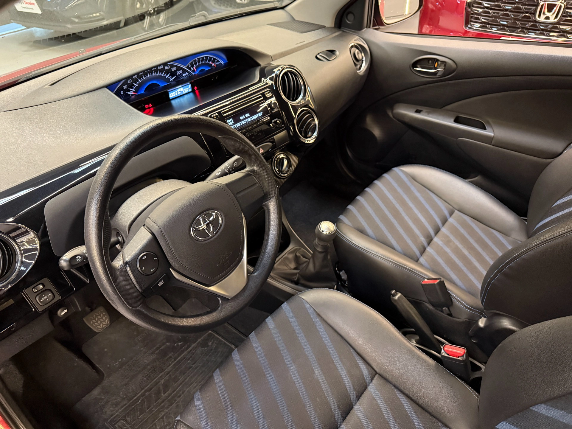 toyota ETIOS 1.5 XS 16V FLEX 4P MANUAL 201513