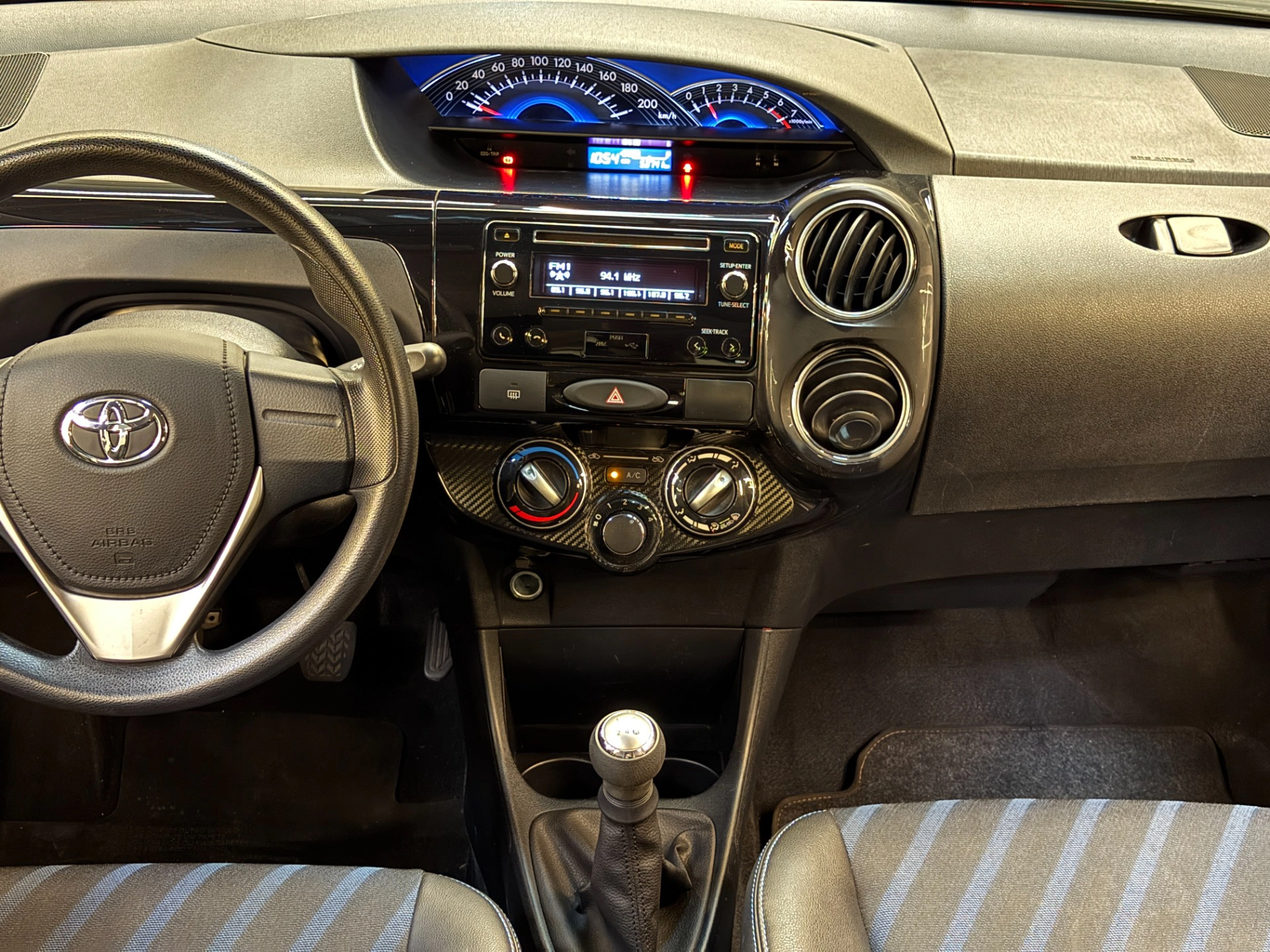 toyota ETIOS 1.5 XS 16V FLEX 4P MANUAL 201515