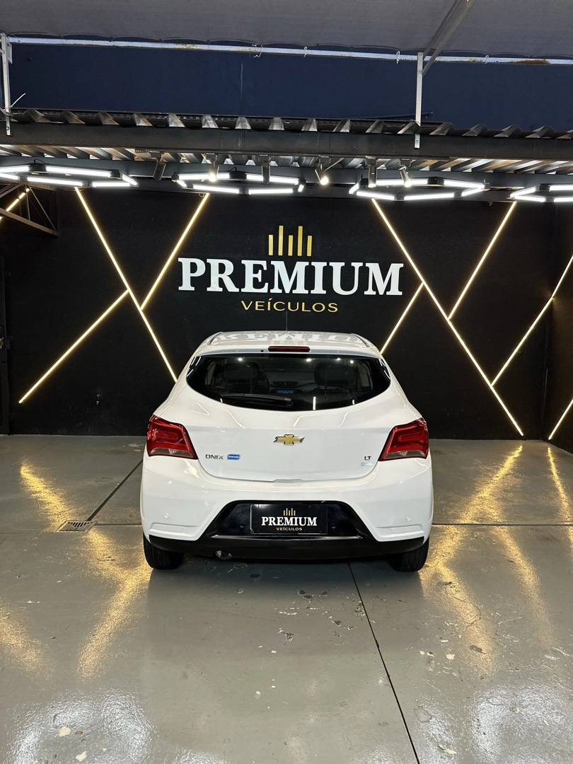 CHEVROLET ONIX 1.0 MPFI LT 8V FLEX 4P MANUAL
