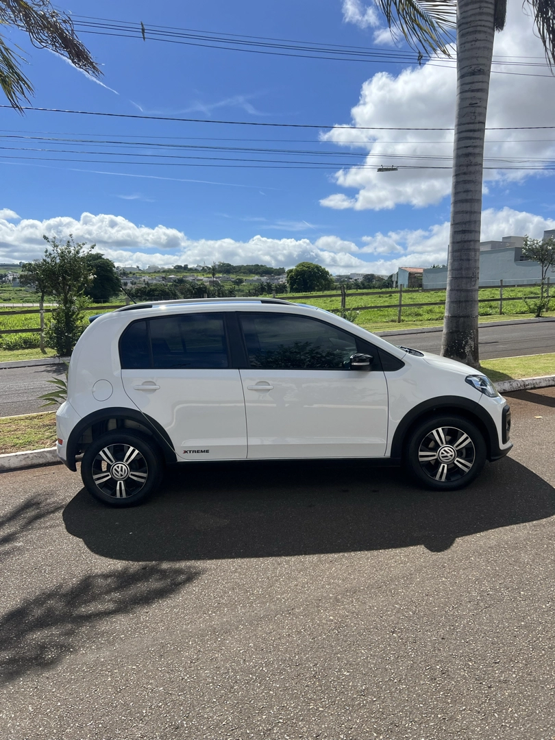 VOLKSWAGEN UP 1.0 170 TSI TOTAL FLEX XTREME 4P MANUAL