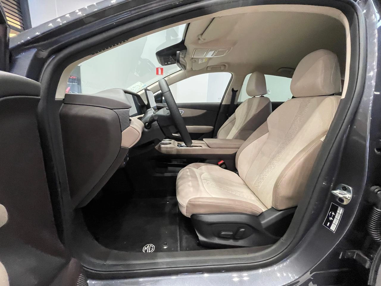 MG-4-64 KW ELÉTRICO LUXURY