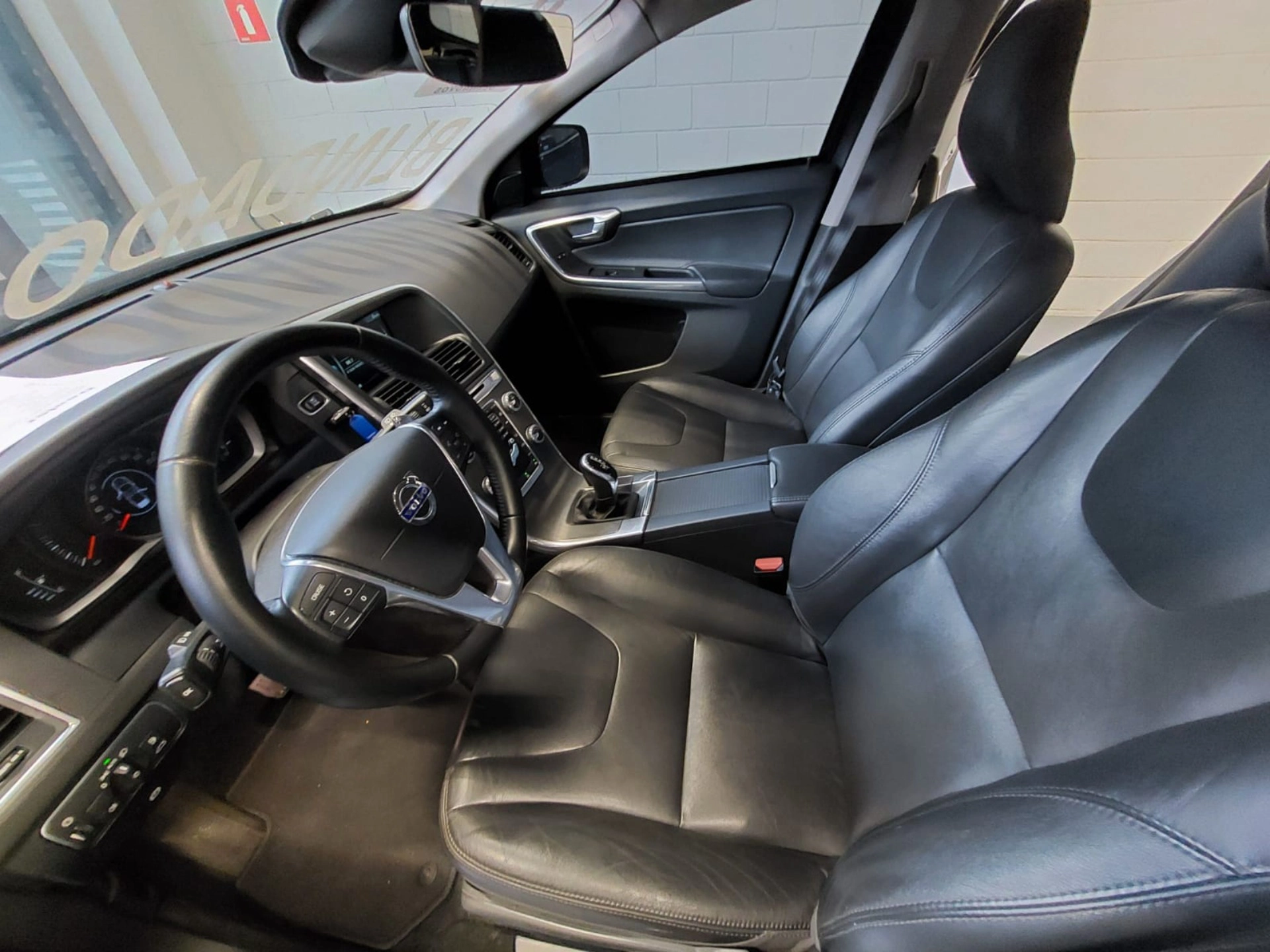 volvo XC60 2.0 T5 KINETIC GASOLINA 4P AUTOMÁTICO 20168