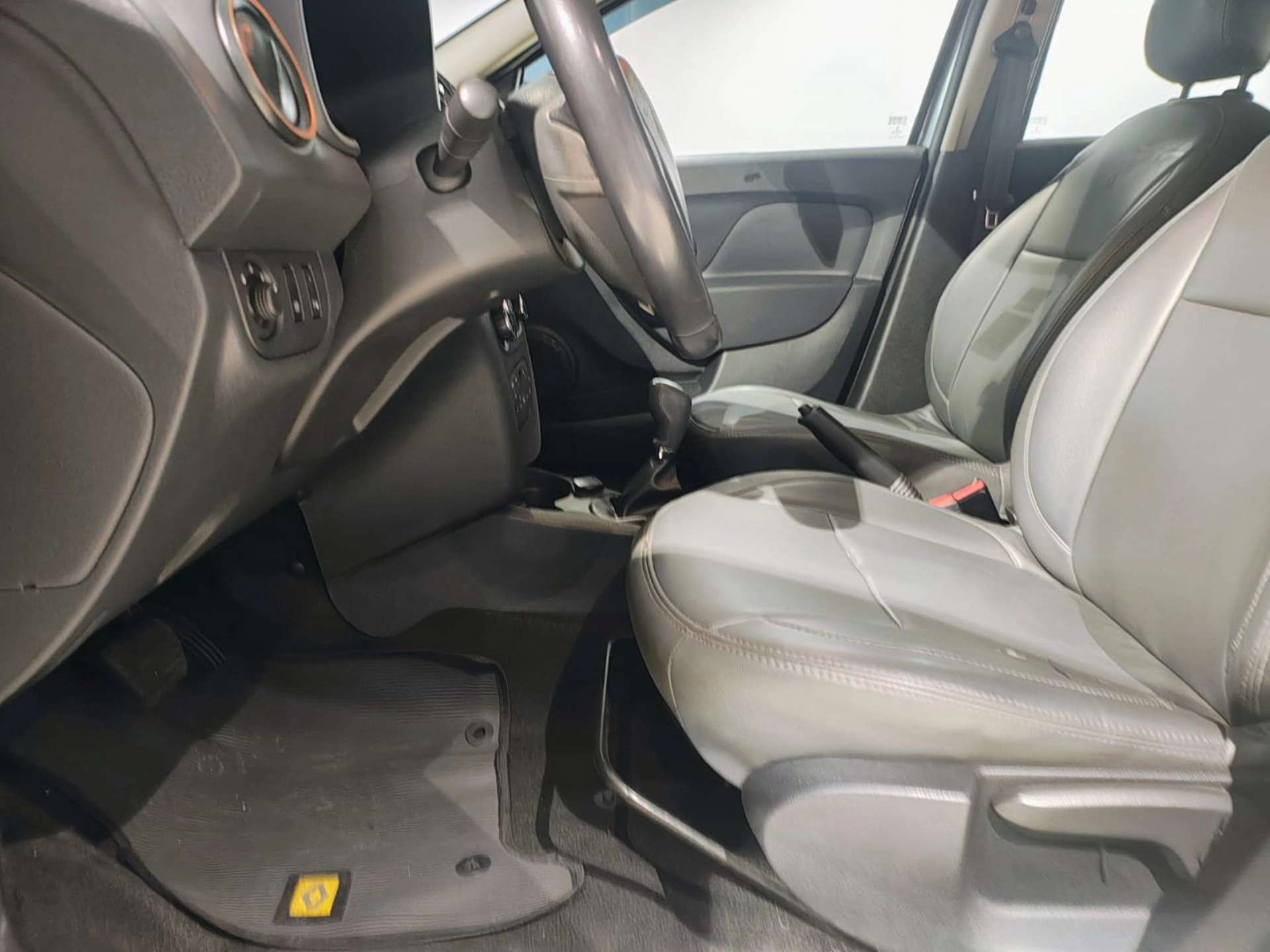 Renault-SANDERO-1.6 16V SCE FLEX STEPWAY DYNAMIQUE EASY-R