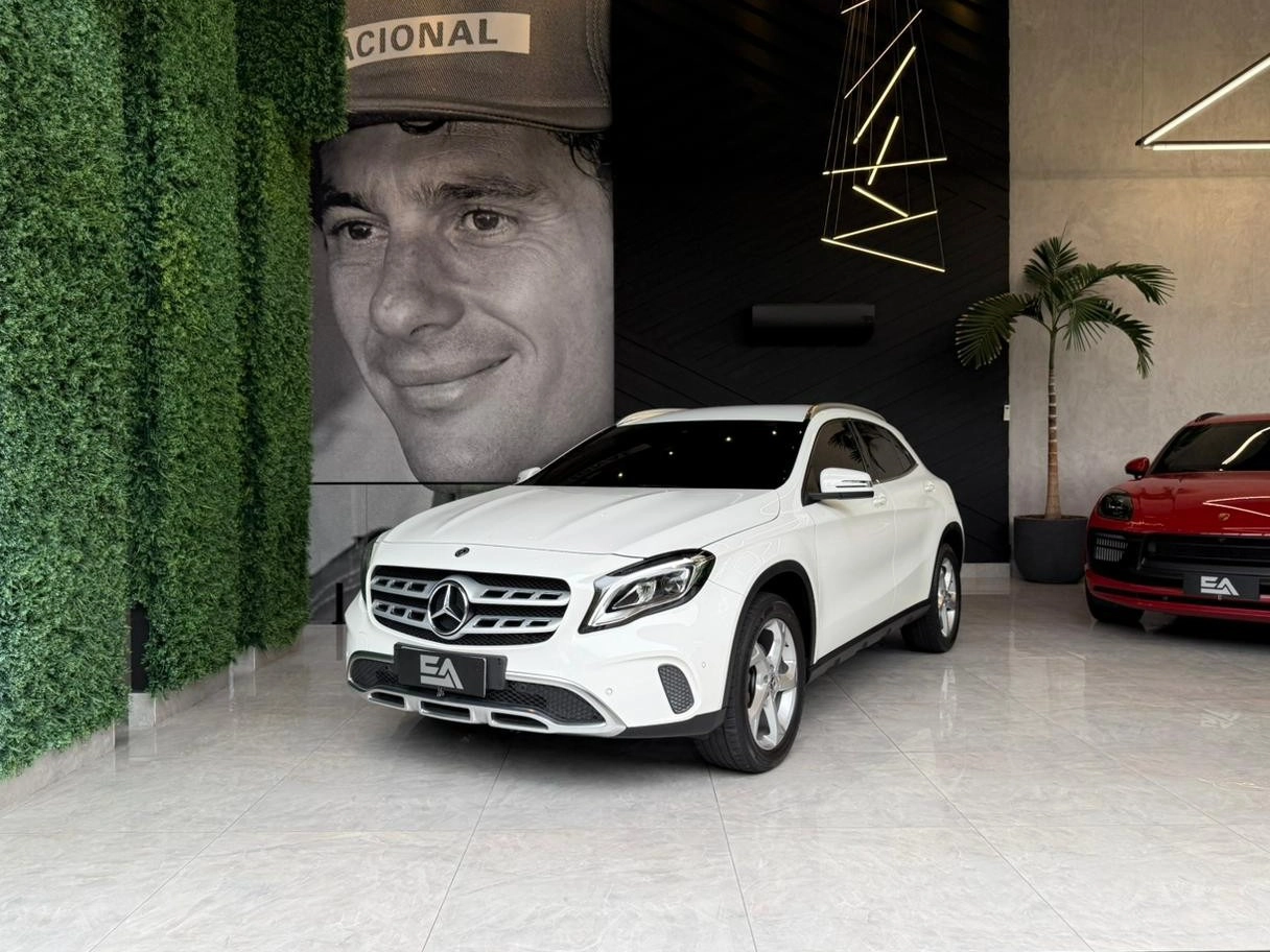 MERCEDES-BENZ GLA 200
