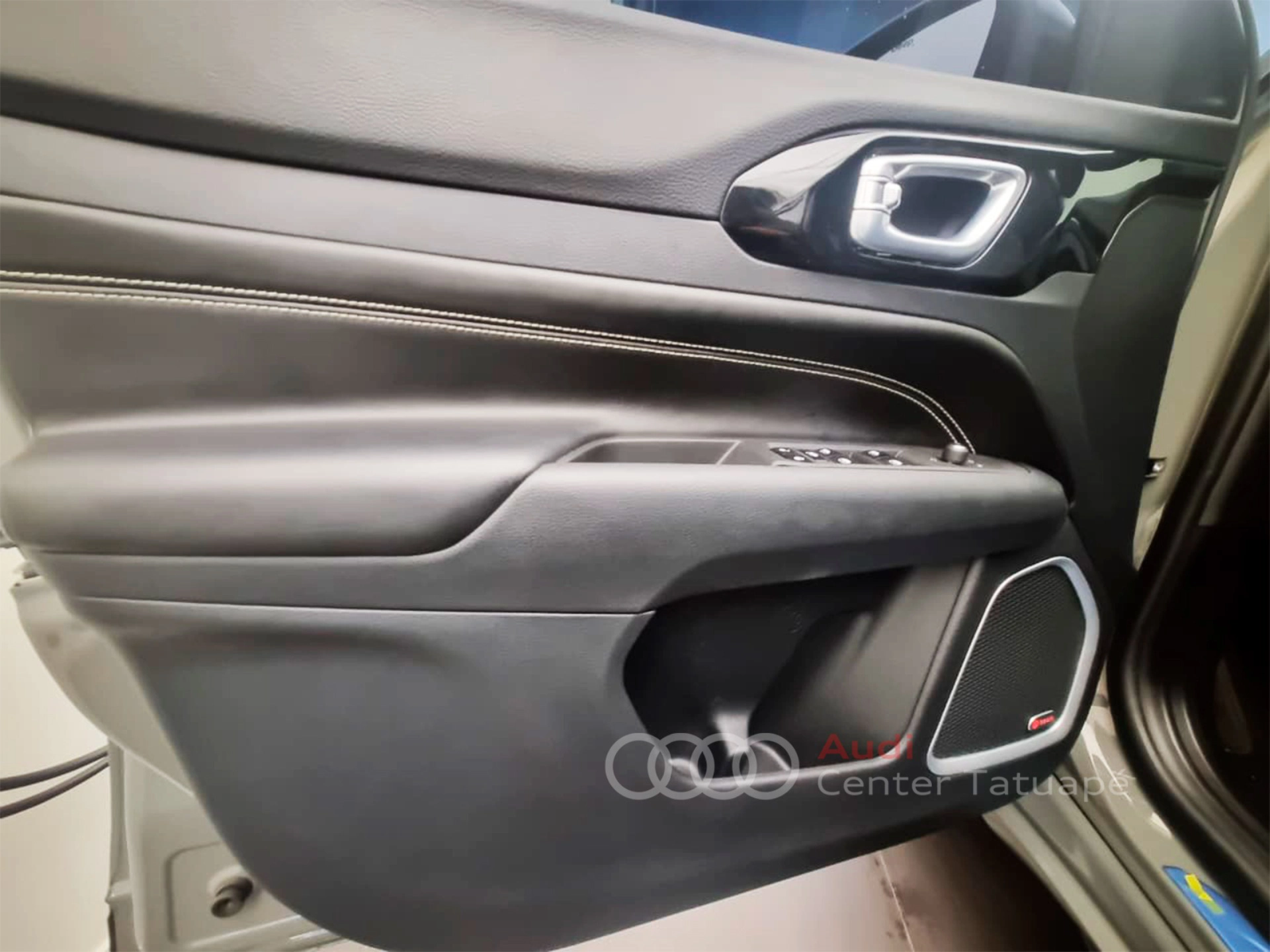 jeep COMPASS 2.0 HURRICANE 4 TURBO GASOLINA BLACKHAWK AT9 20258