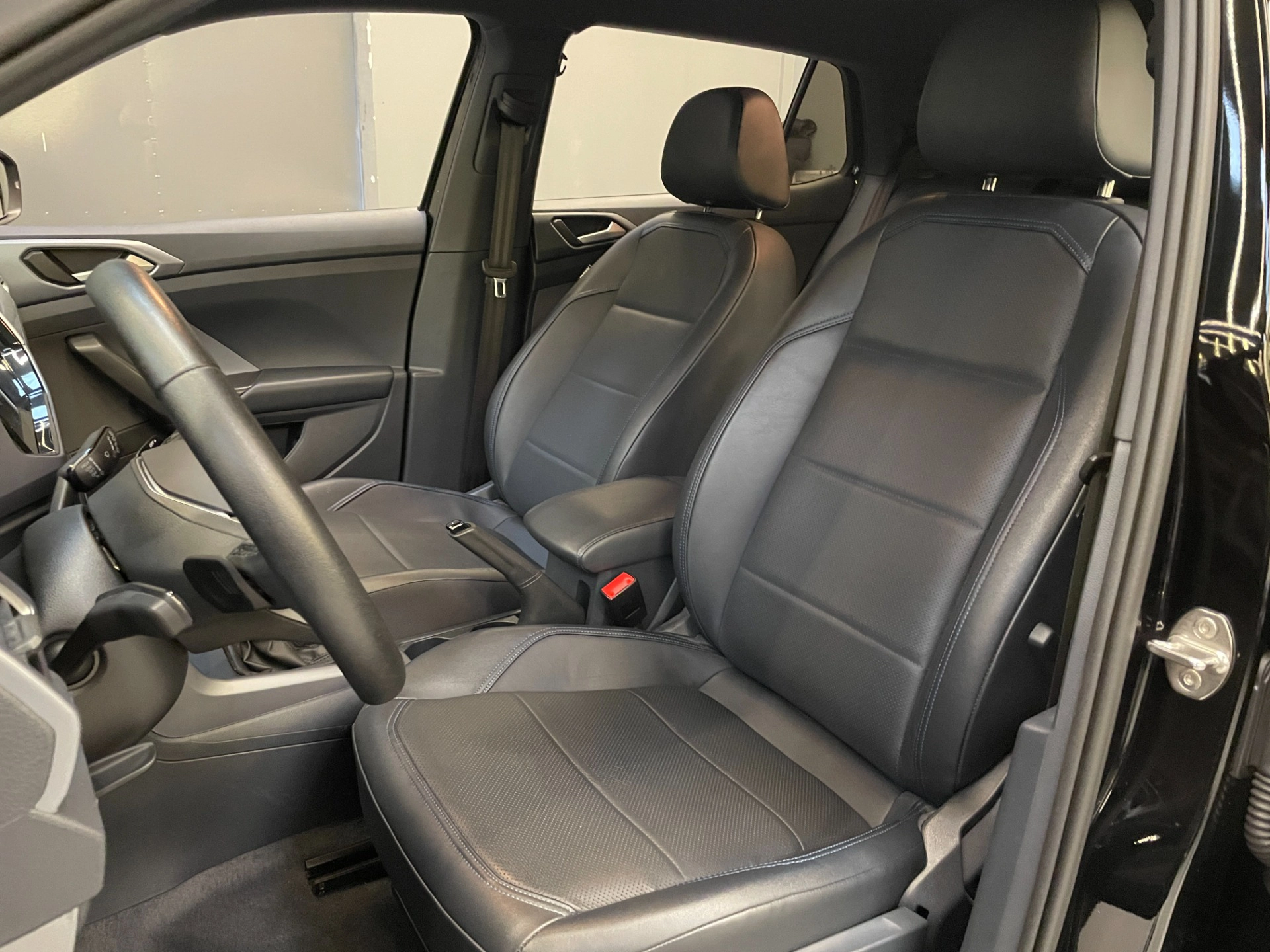 volkswagen T-CROSS 1.0 200 TSI TOTAL FLEX THE TOWN AUTOMÁTICO 202417