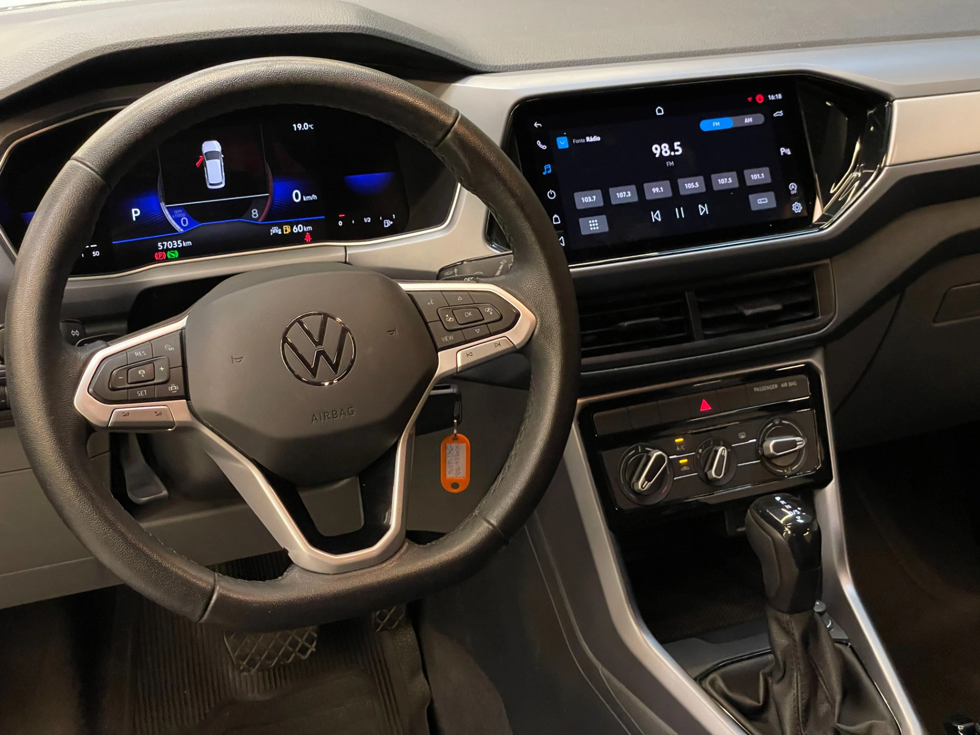 volkswagen T-CROSS 1.0 200 TSI TOTAL FLEX THE TOWN AUTOMÁTICO 202416